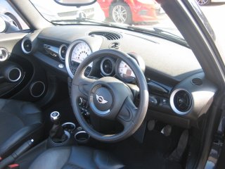 /photos/974/93880f31-8fb8-a747-e3ff-a2d81c9314ff_i320x240.jpg