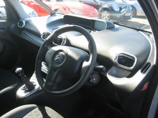 /photos/974/cf38f389-993b-5b5f-85b7-75d9e3714fdf_i320x240.jpg